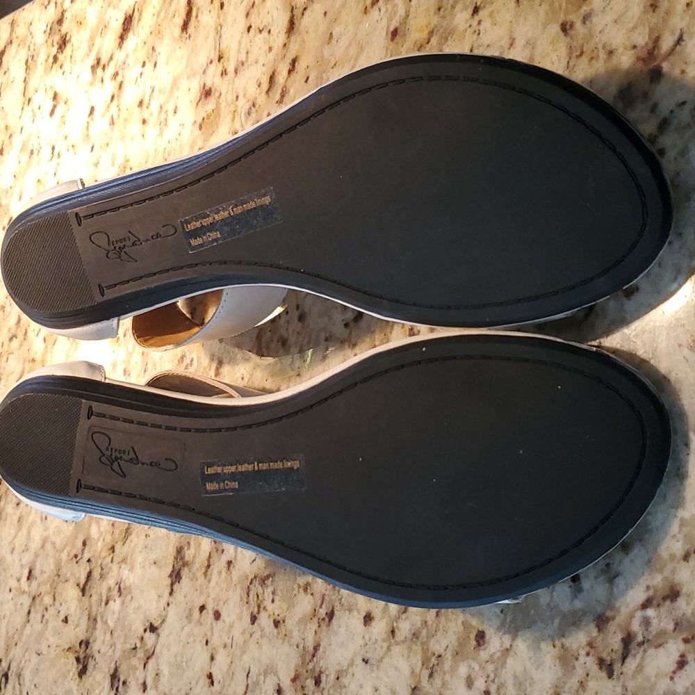 Report Signature White Sandals Size 8 Louie - Picture 4 of 7